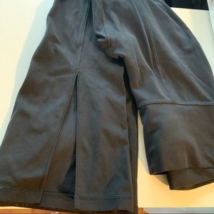 Aritzia TnaBUTTER™ Split Hi-Rise Legging SHORT